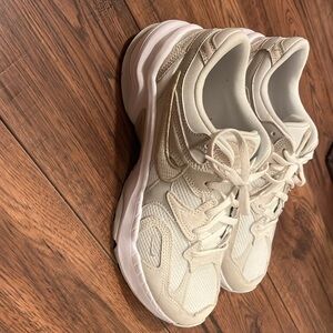 Women’s 8.5, like new Nike shoes